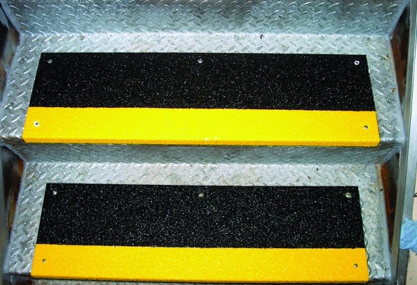 Safeguard Anti-slip Step Cover Black with Yellow Nosing - Anti-slip Flooring -  Slip Resistant Stair Tred